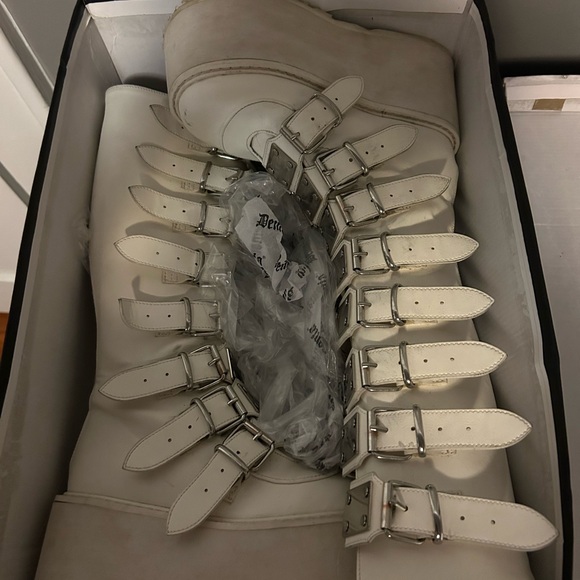 Demonia Damned in White Vegan Leather. Size 6 - Picture 5 of 9